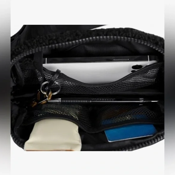 LOLË Convertible Fleece Belt Bag, Cross Body Design, Unisex, Black NWT AUTHENTIC - Picture 5 of 8